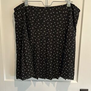 Lauren Ralph Lauren mini skirt, black with cute pattern, size 16, great shape